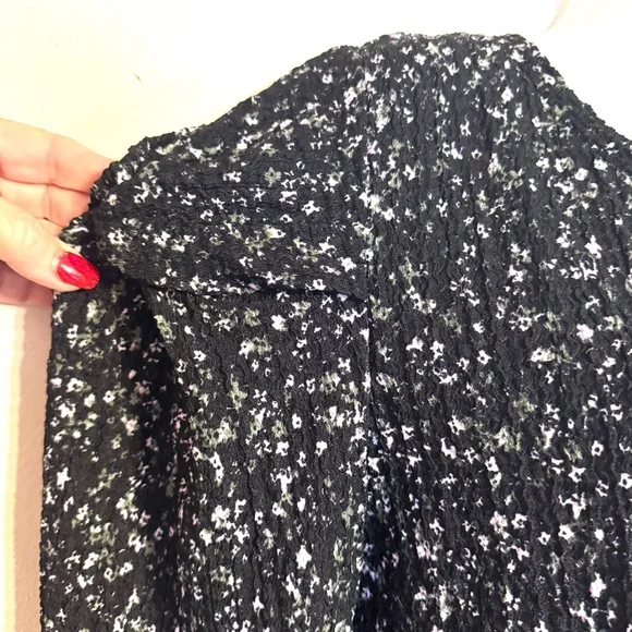 LOFT  SHADES of GREENS SUBTLE PRINT TOP w/SLEEVE DETAIL   LARGE   #4 - Picture 6 of 9